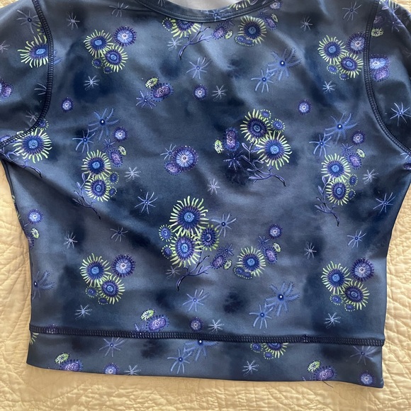 Shapes In The Sun Cropped Rash guard - Picture 3 of 6